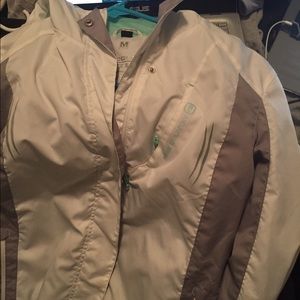 Athletic wind breaker